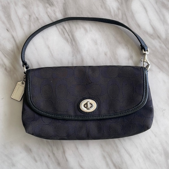 Coach Handbags - Coach shoulder bag